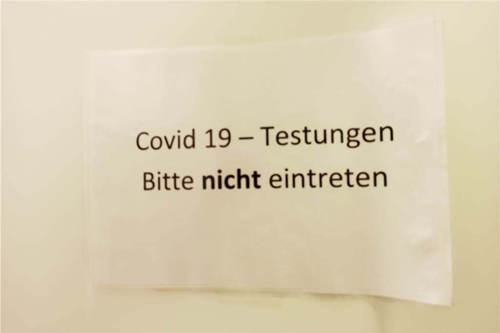 Lüner Pflegedienst-Chef: Produzieren künstlich zweiten Pflegenotstand Dieser Zettel steht an dem Test-Raum beim Pflegedienst Rückert.