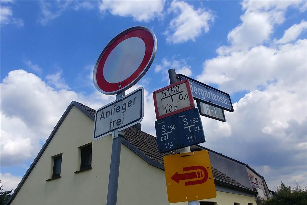 Abkürzung für Schürener Baustellen sorgt für Unmut bei Anliegern Dieses Anliegerschild hat bereits zu Furore im Viertel gesorgt.