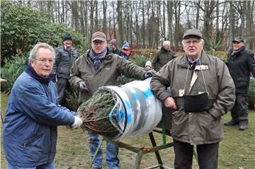 Dieses Bild entstand 2018. Beim diesjährigen Weihnachtsbaumverkauf muss Abstand gehalten und Masken getragen werden.
