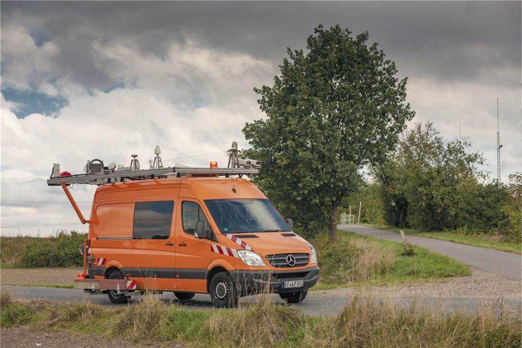 Kamera-Autos kurven ab Frühjahr durch alle Straßen Dortmunds Dieses Fahrzeug dient der messtechnischen Erfassung des Straßenzustands.