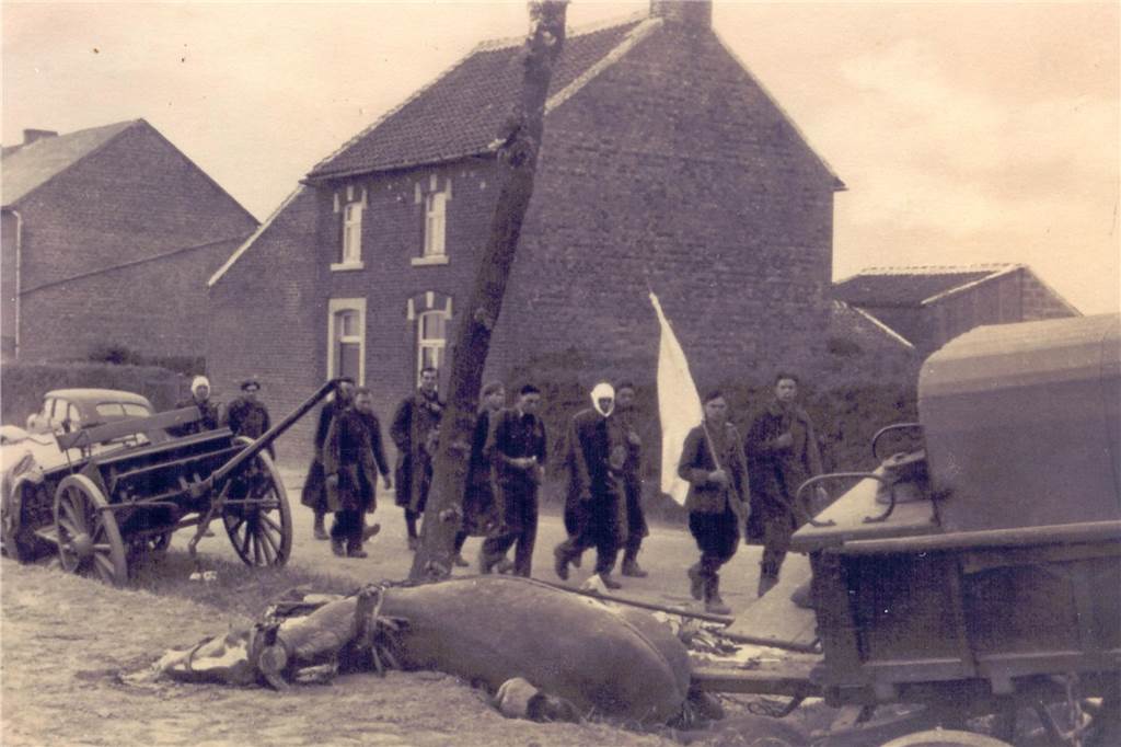 Theo Jurek (91) erlebt das Kriegsende am 1. April als 12-Jähriger Dieses Foto, offenbar in der Schlussphase des Krieges in Werne oder Umgebung aufgenommen, findet sich im Stadtarchiv.