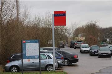 Dieses Foto stammt aus dem Jahr 2018. An der Parkplatznot am Bahnhof Bork hat sich seitdem aber nichts geändert.