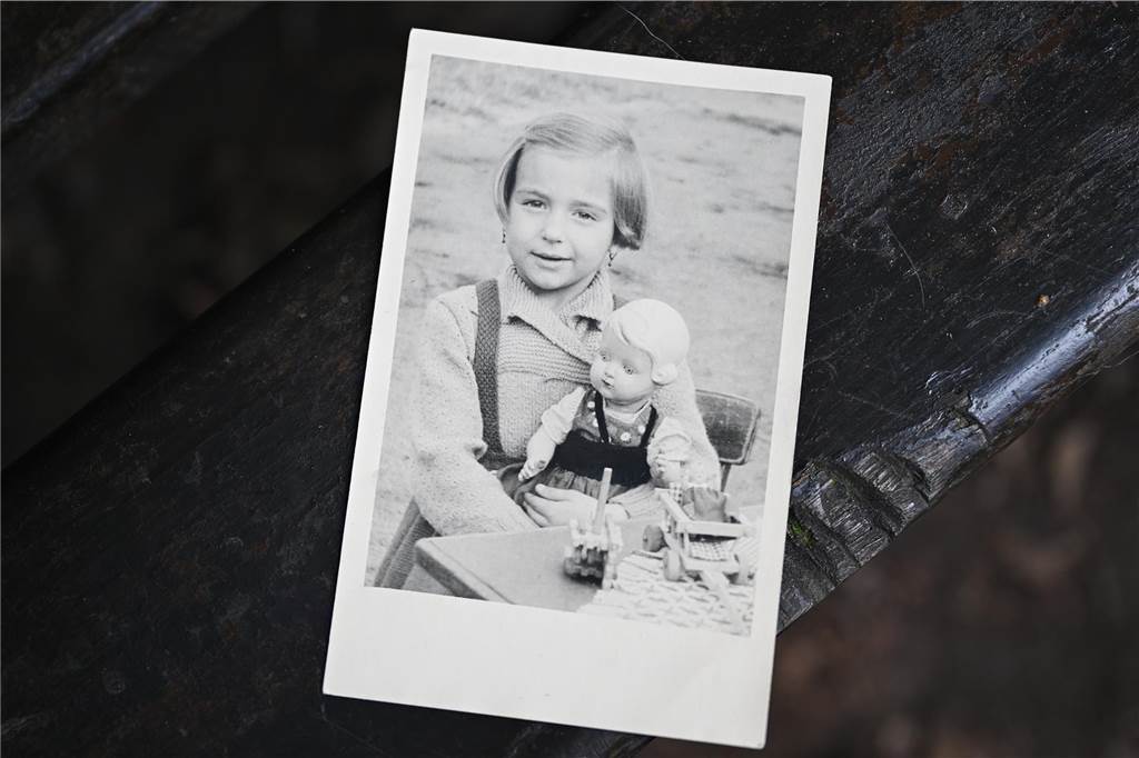 Die Kinderkur wurde für Sylvia Eggers (74) zum Lebenstrauma Dieses Foto zeigt Sylvia Eggers als Kind mit ihrer Hornpuppe. (Repro: Andreas Hofmann)