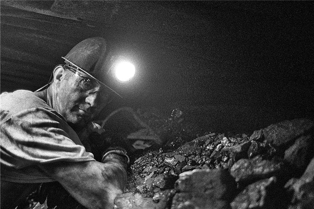 Bergbau stellt Pumpen ab: Welche Auswirkungen hat das für Brambauer? Dieses Fotos eines Bergmanns entstand auf der Zeche Prosper Haniel in 1250 Meter Tiefe an einem Flöz unter Bottrop - „vor Kohle“, wie es in der Bergbau-Sprache heißt. Das Bergwerk Prosper Haniel war das letzte aktive Steinkohle Bergwerk im Ruhrgebiet und schloss 2018.