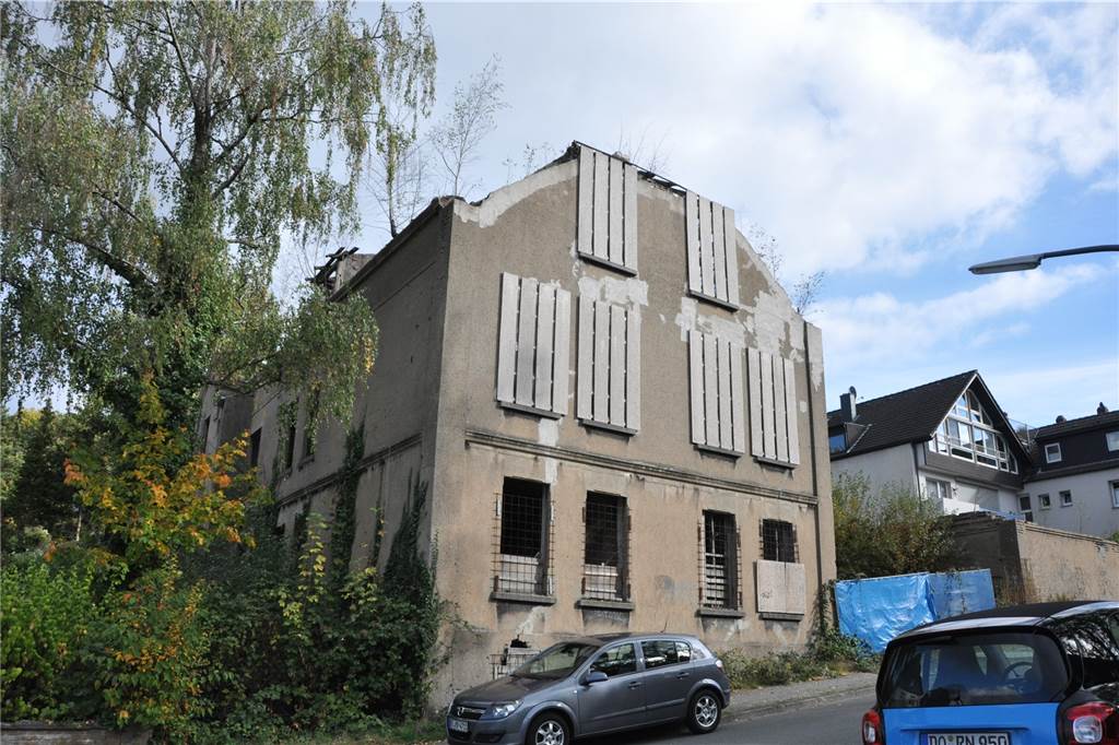 Pläne für Castrop-Rauxels Schrottimmobilien, Gammel- und Horror-Häuser Dieses Gammelhaus zerfällt in der Bergstraße schon seit vielen Jahren. Aber es steht immer noch.