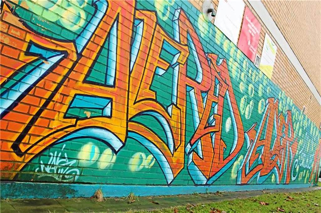 Ehemalige Dortmunder Förderschule könnte bald wiederbelebt werden Dieses Graffito zierte die Alfred-Adler-Schule im Jungferntal bis zum Sommer 2015.
