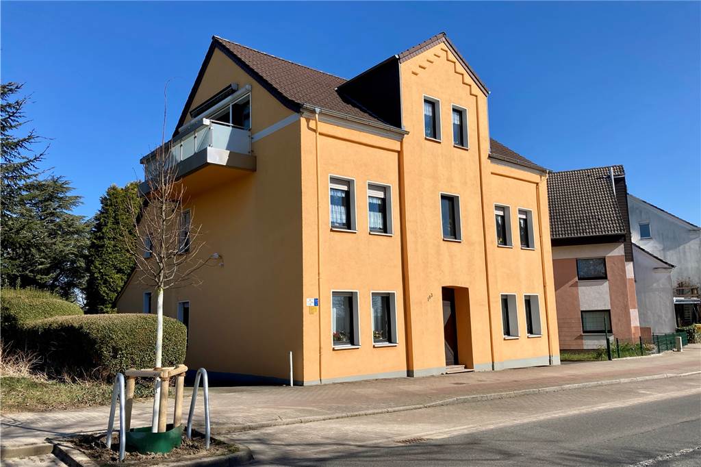 Häuser mit besonderem Etwas: Wohnen im Denkmal oder mit Weitblick Dieses Haus steht gerade zum Verkauf. An der Bockenfelder Straße gelegen, bietet es viel Wohnfläche auf einem riesigen Grundstück.