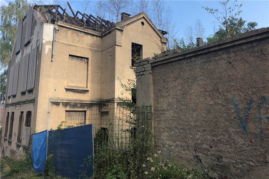 Verfallener Ruine an der Bergstraße in Dorf Rauxel steht offenbar der Abriss bevor Dieses Haus steht in Dorf Rauxel seit fast 20 Jahren leer. Jetzt könnte möglicherweise bald der Abriss anstehen.