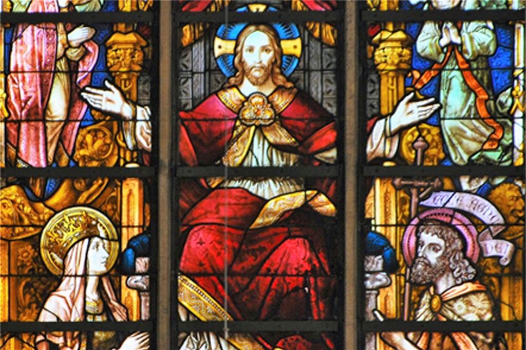 Kulturkampf in Werne: „Bismarck hat sich am Weihwasser die Finger verbrannt“ Ein Kirchenfenster, auf dem Jesus zu sehen ist.