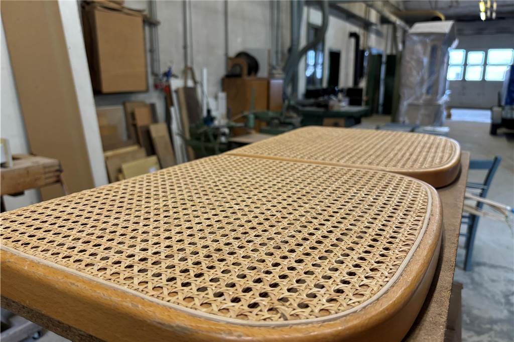 Stuhlfabrik Spahn und altes Handwerk gingen Hand in Hand Sitzflächen aus Wiener Geflecht