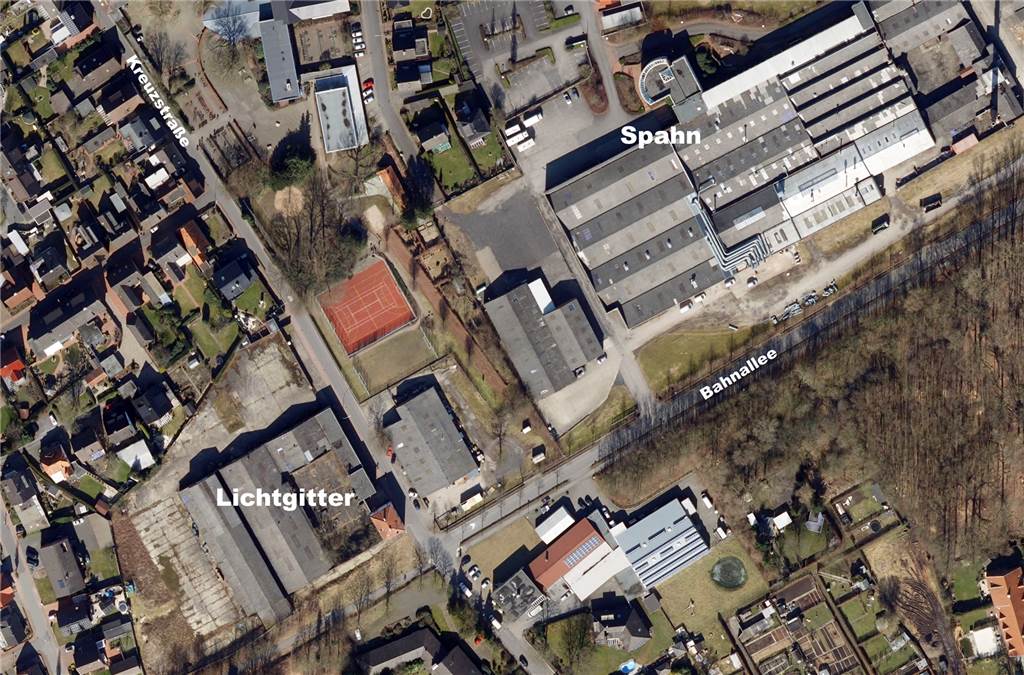 Schrebergärten nahe der Bahnallee werden vorerst doch nicht überbaut Dieses Luftbild aus dem Jahr 2018 zeigt links das alte Lichtgitter-Areal und rechts das brachliegende Spahn-Betriebsgelände. Die Lichtgitter-Hallen sind in diesem Jahr abgerissen worden. Der Abriss der Spahn-Hallen soll bald erfolgen.