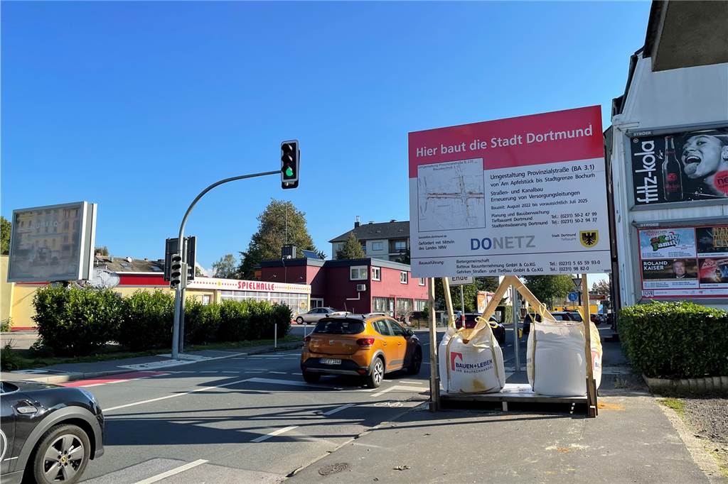 A40-Horrorausfahrt: Anwohner fühlen sich von neuem Schild „schikaniert“ Baustellenschild am Lütgendortmunder Hellweg