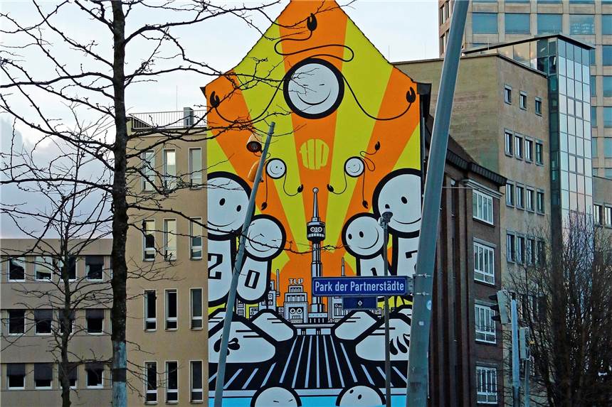 Murals und Stencils prägen das Unionviertel entlang der Rheinischen Straße Dieses Wandbild im öffentlichen Raum bezeichnet man als Mural. Es prägt das Bild am Westentor in unmittelbarer Nähe des Dortmunder U-Turms.