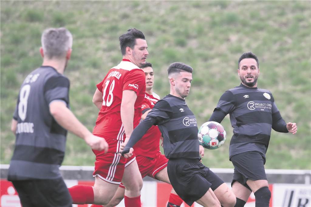 90 Sekunden statt 90 Minuten - nur in Estland wird schneller ausgewechselt als in Recklinghausen Diesmal nur kurz - oder eigentlich gar nicht - am Ball: Yusuf Yilmaz, hier beim Heimsieg gegen Vestia Disteln II.
