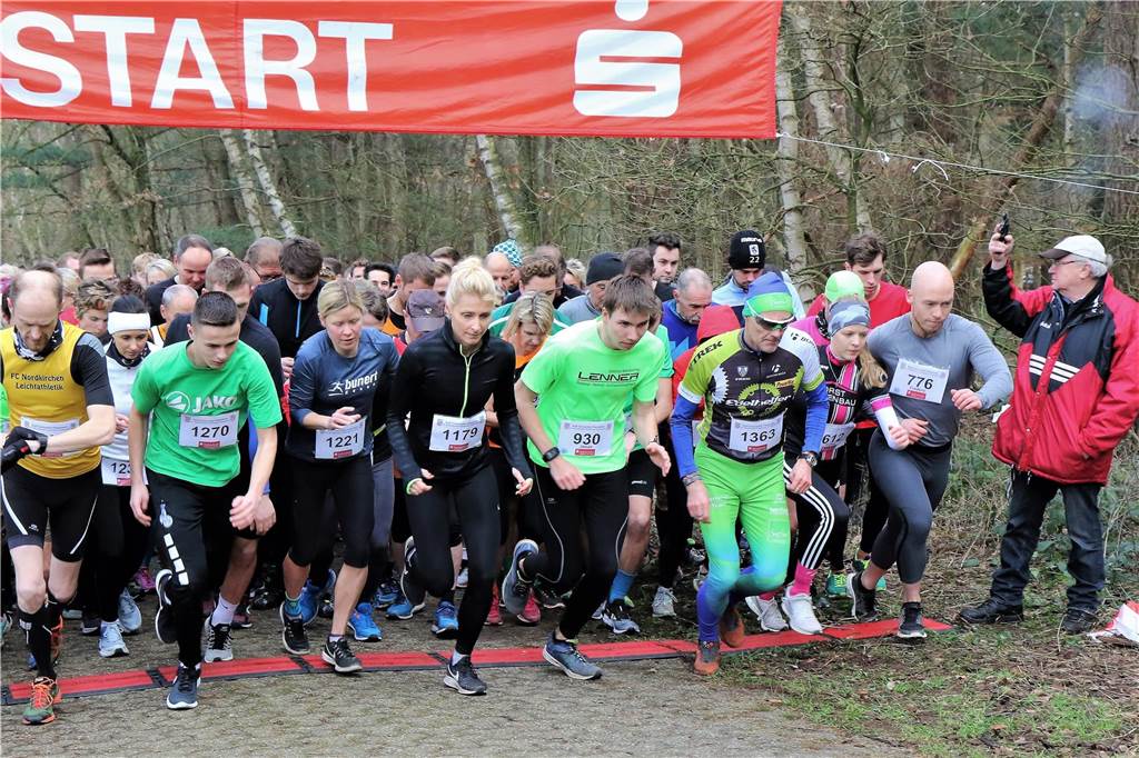 Stromausfall, kalte Duschen, gestrandete Teilnehmer: Die Geschichte des Flaesheimer Silvesterlaufs Diesmal wird es keinen Startschuss in der Haard geben, der Flaesheimer Silvesterlauf wurde schon vor einiger Zeit abgesagt.