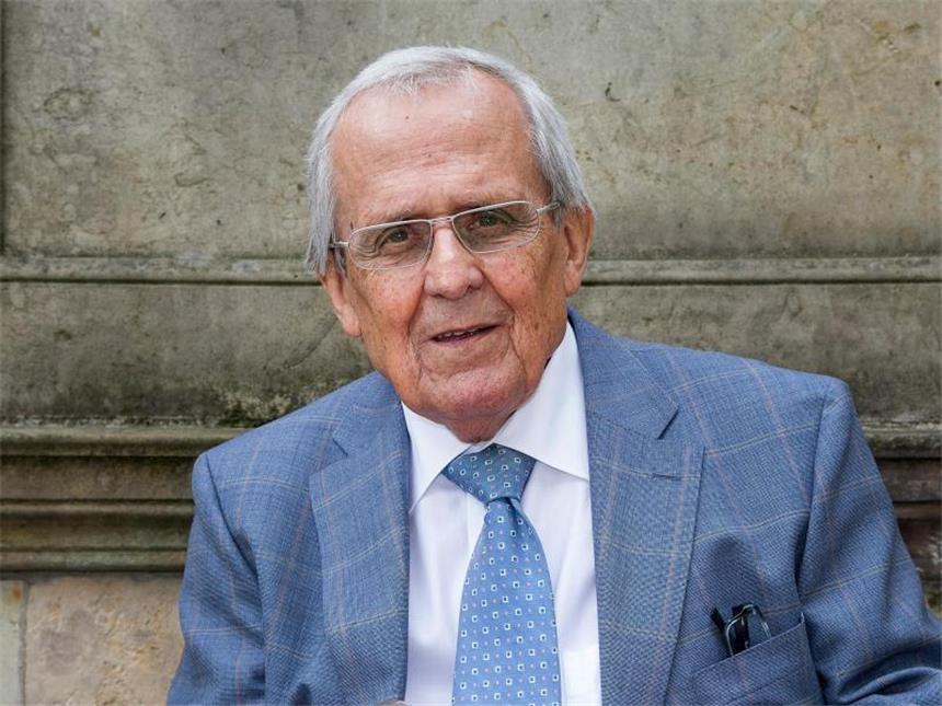 Dieter Hildebrandt gibt «Letzte Zugabe» Dieter Hildebrandt konnte sein letztes Buch selbst nicht mehr beenden. Foto: Andreas Weihs