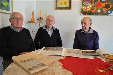 Dieter Maurus (v.l.), Bernd Lüke und Dieter Busch waren Jahrzehnte bei der früheren Westfalia tätig. Dass die Firma nun, sechs Jahre vor ihrem 200. Gründungstag, geschlossen werden soll, bedauern sie.