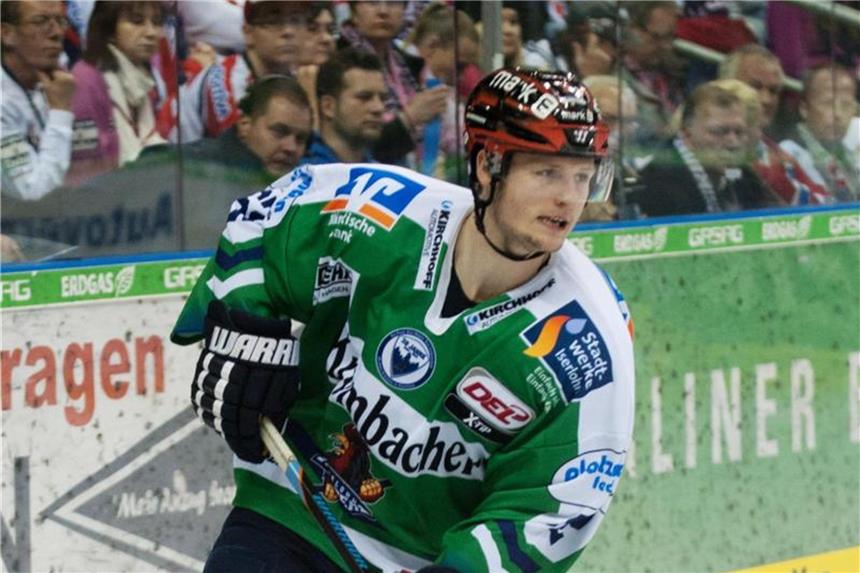 DEL-Club Iserlohn verlängert Vertrag mit Orendorz Dieter Orendorz von den Iserlohn Roosters am Puck. Foto: Oliver Mehlis/Archiv