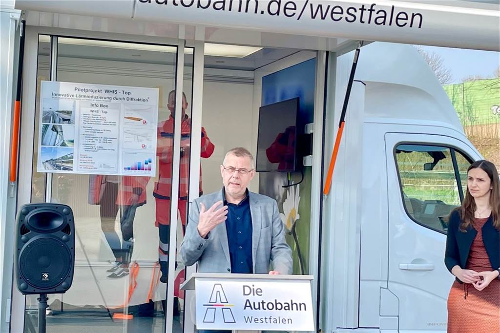 A45-Lärmschutz: Warum Salingen plötzlich der wichtigste Ort in Deutschland ist Dieter Reppenhorst, Geschäftsbereichsleiter Planung bei der Autobahn Westfalen, stellt die Neuerung am Wendehammer in der Siedlung Salingen vor.