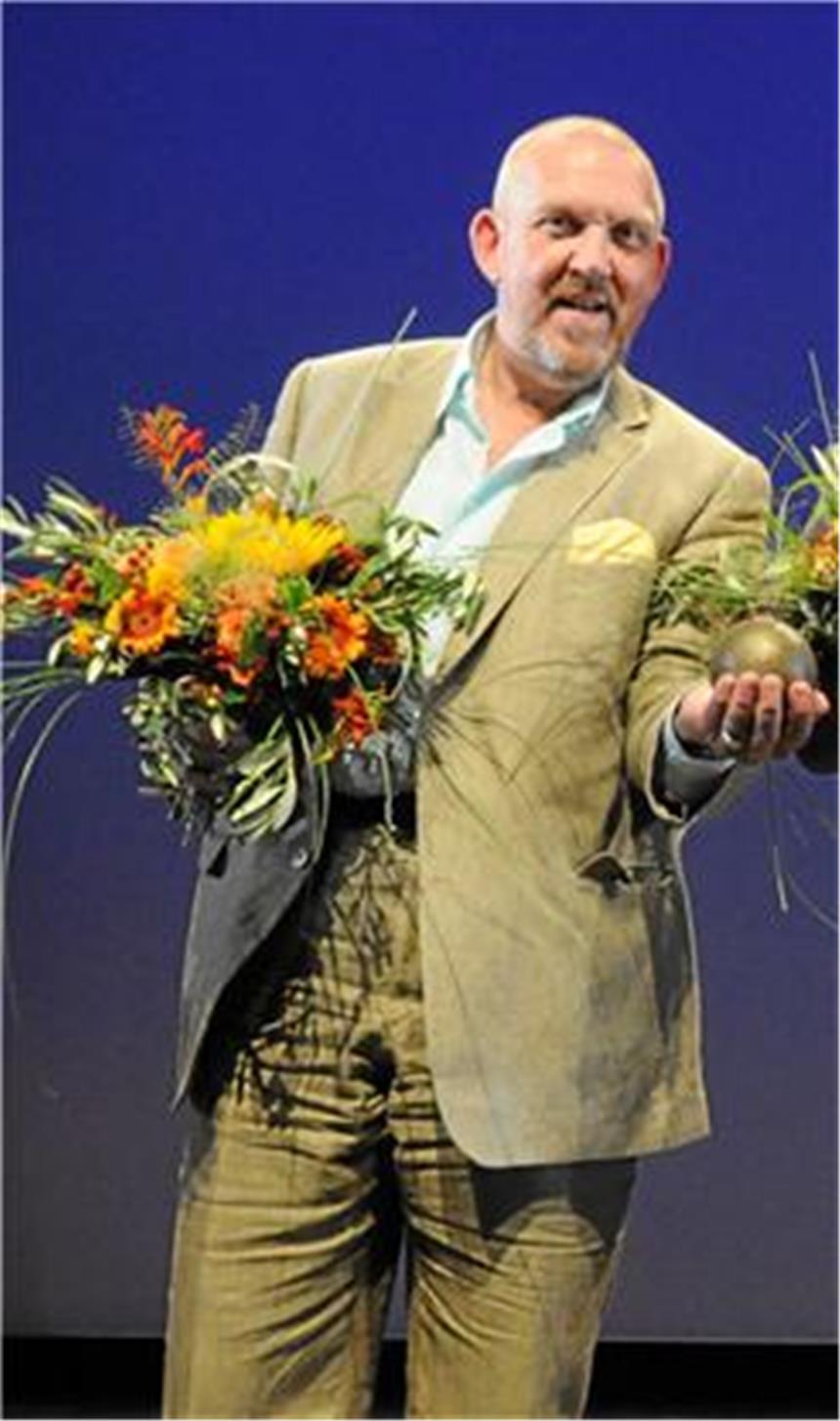 Dietmar Bär spendet das Preisgeld aus Bochum Dietmar Bär freute sich sichtlich über die Auszeichnung.