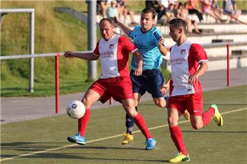 Dietmar Gaida (links) gewann mit dem SuS Merklinde mit 1:0 gegen den SV Holsterhausen, während Sebastian Purchla (Mitte) einen 4:2-Erfolg mit dem VfB Habinghorst gegen Marokko Herne feiern durfte