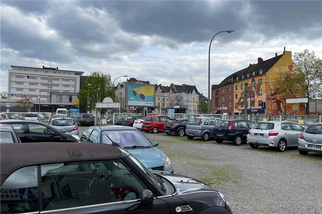 „Wie im Krimi ging das zu“: Überwachungsvideo zeigt Diebstahl mehrerer Autos in Dortmund Dietmar Mattukat verkauft an der Münsterstraße Gebrauchtwagen.