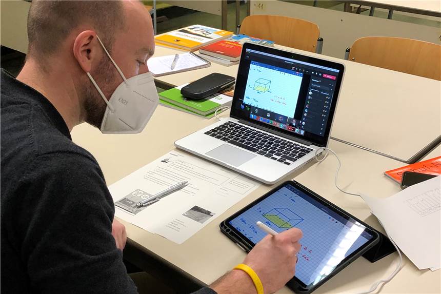 Schul-Check: Benoten Sie die digitale Ausstattung Ihrer Schule! Digitaler Matheunterricht am PGU