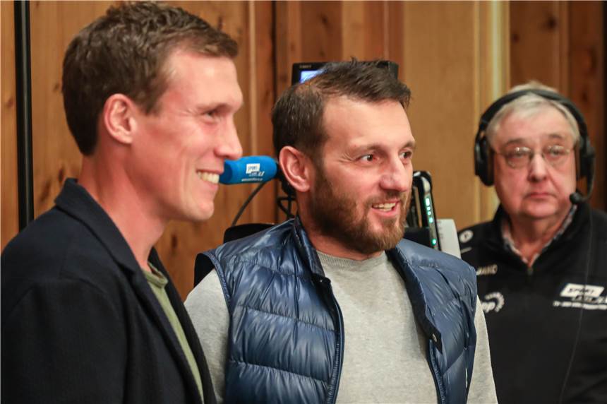 Diesem Verein gönnt Dimitrios Kalpakidis den Sieg in der Halle - Fragen zu möglichem Einsatz Dimitrios Kalpakidis, hier mit Hannes Wolf (l.), hat durchweg positive Erinnernungen an die Hallenfußball-Stadtmeisterschaften.
