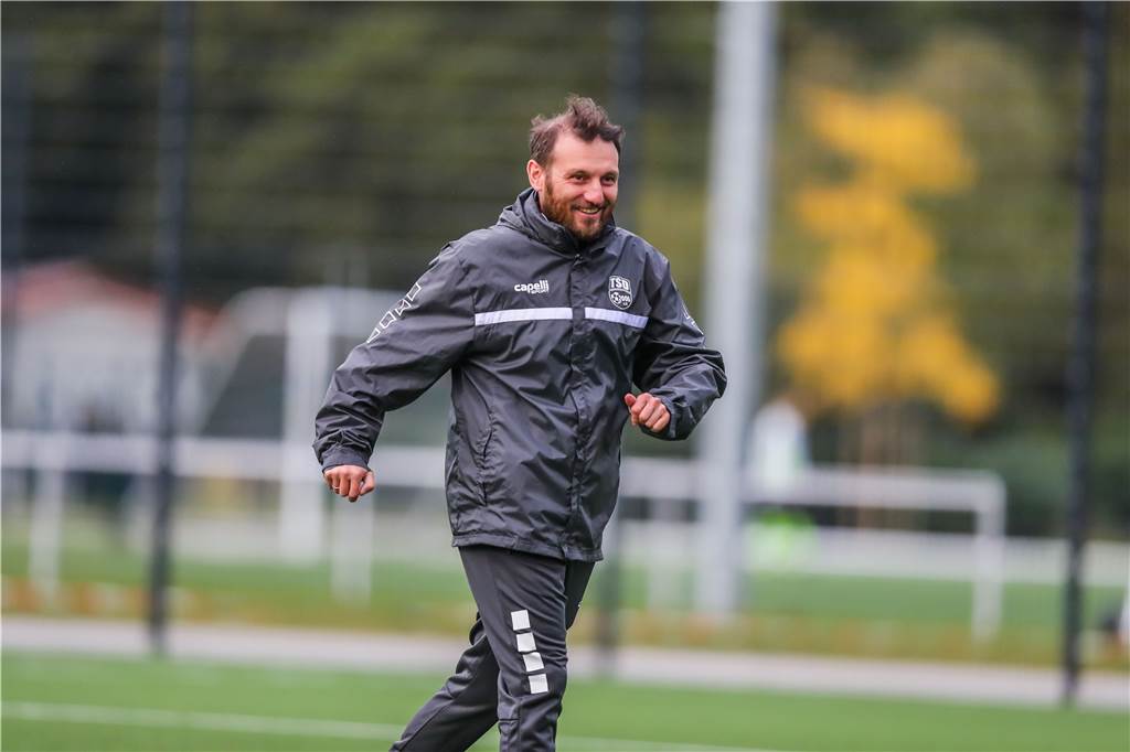 Türkspor-Trainer Kalpakidis kündigt an: „Im Winter müssen uns Spieler verlassen“ Dimitrios Kalpakidis, Sportlicher Leiter und Interimstrainer von Türkspor, ist über die Saisonpause gar nicht so unglücklich.