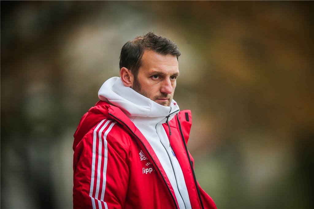 Westfalenliga ohne Bövinghausen – Brünninghausen-Spielertrainer Gondrum hat klare Erwartung Dimitrios Kalpakidis blickt auf das Feld.