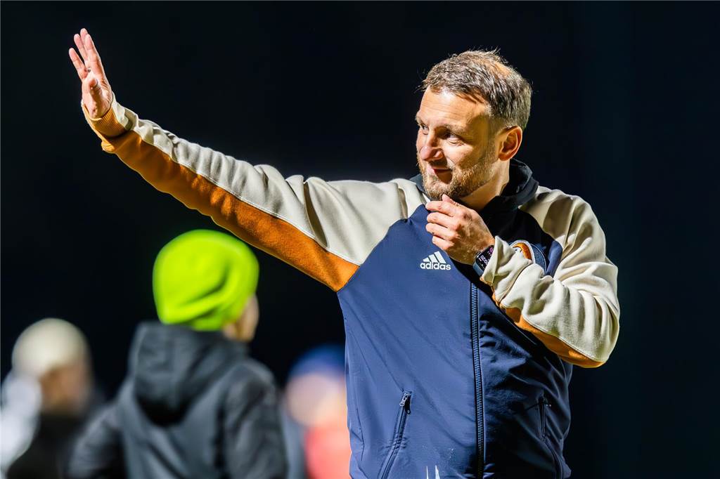 Halle Nette ist bei der HSM stark besetzt: Westfalia Dortmund gibt Favoriten-Rolle ab Dimitrios Kalpakidis und der TuS Bövinghausen stehen vor einer ungewissen Zukunft.