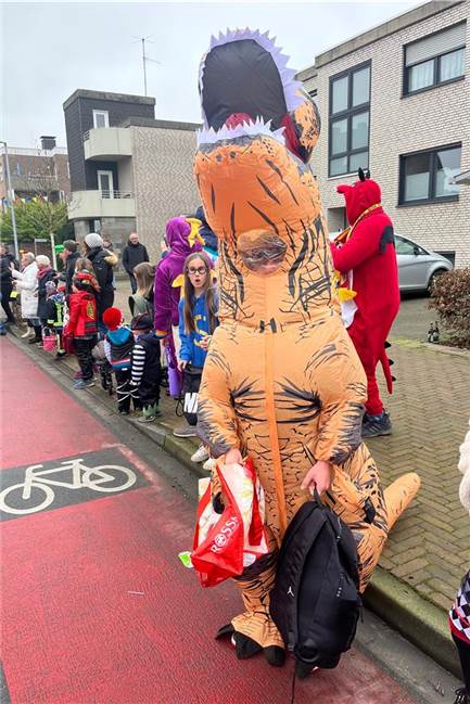 Dino-Alarm beim Umzug in Olfen. 