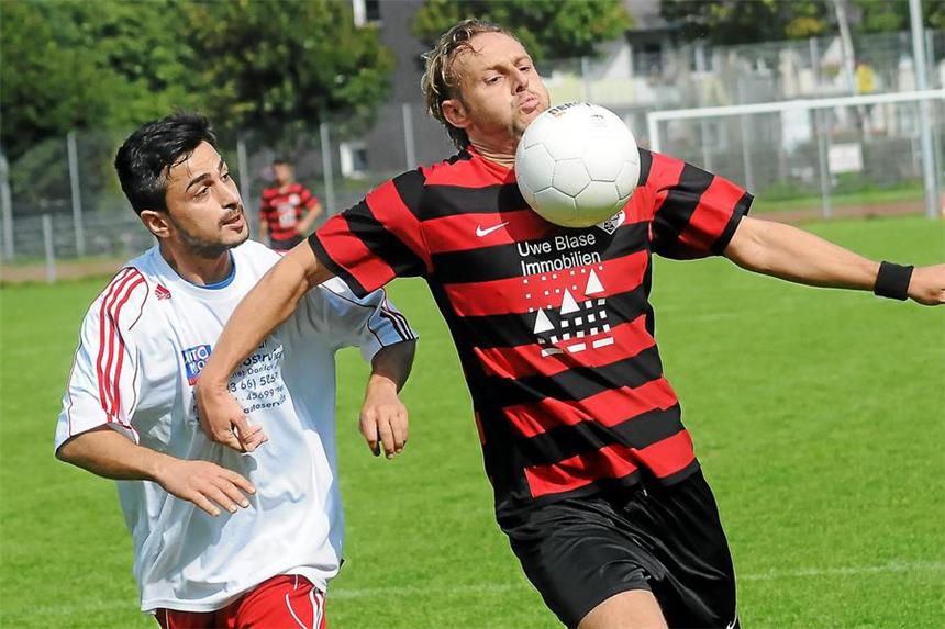 Stärkster Sturm kommt nach Henrichenburg - alle Vorschauen Dino Viotto (rechts) und der TuS Henrichenburg empfangen in der Recklinghäuser Kreisliga A2 die SG Suderwich.