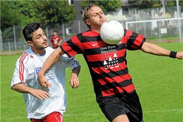 Dino Viotto (rechts) und der TuS Henrichenburg empfangen in der Recklinghäuser Kreisliga A2 die SG Suderwich. 