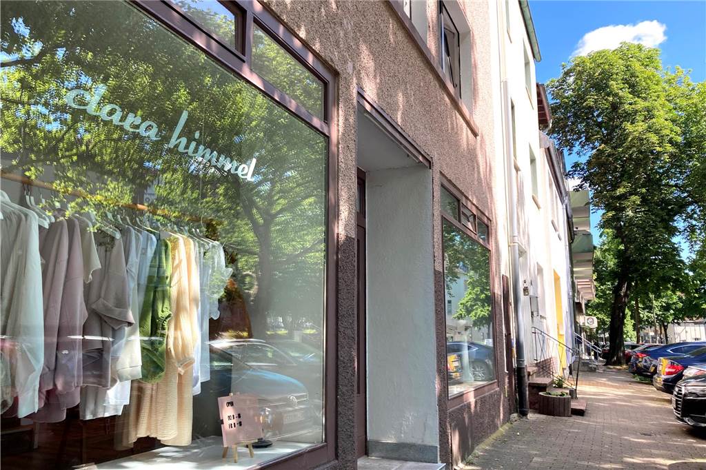Statt Wegwerf-Klamotten: Nachhaltige Mode aus dem eigenen Atelier Direkt gegenüber der Orthoklinik, an der Wellinghofer Straße 44, liegt das Geschäft von Clara Hedwig.