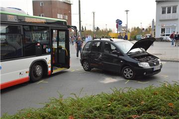 Direkt vor dem Halterner Bahnhof kam es am Dienstagvormittag zu einem Unfall mit einem Linienbus und einem PKW.