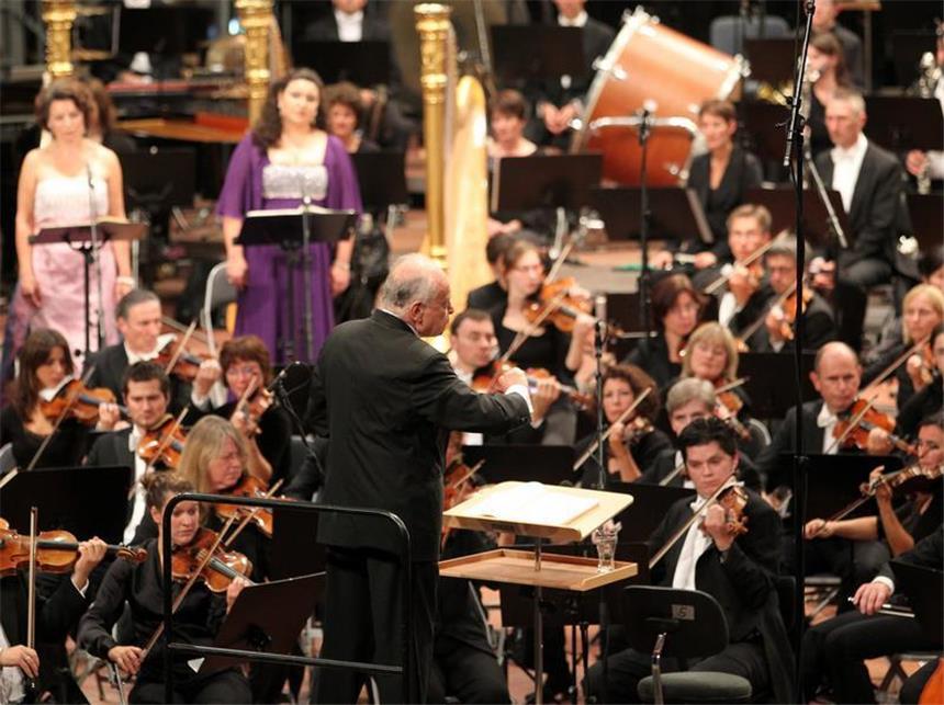 Großkonzert im trauernden Duisburg Dirigent Lorin Maazel bei der Generalprobe.
