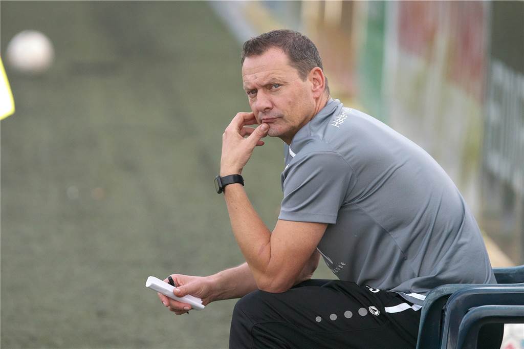 Dirk Cholewinski, Trainer des TuS Haltern am See, konnte mit nur elf Spielern antreten.