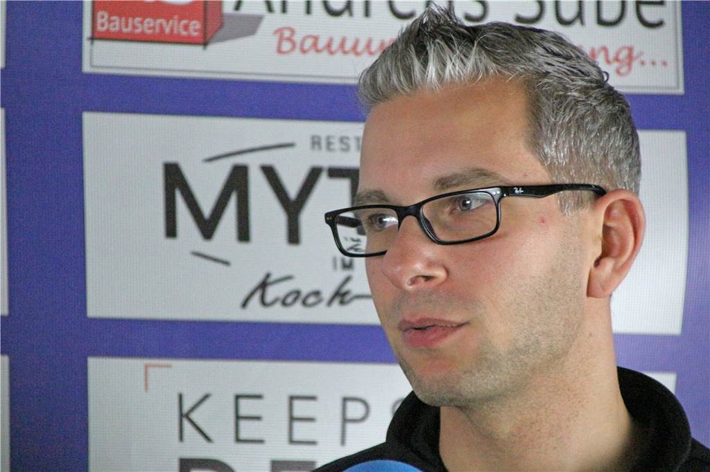 Zwei Castrop-Rauxeler Fußball-Clubs verloben sich und planen schon die Ehe Dirk Konisch, der Vorsitzende der Victoria Habinghorst, möchte in der Saison 2021/22 eine Spielgemeinschaft mit Habinghorst/Dingen eingehen.