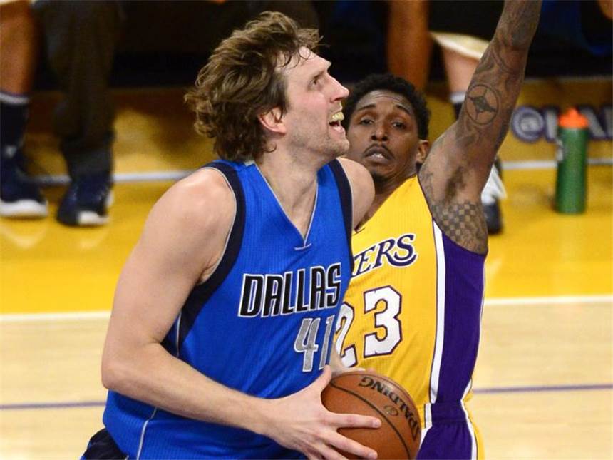 Nach kurzer Pause: Nowitzki siegt mit Dallas gegen Nets Dirk Nowitzki gelangen starke vier Blocks. Foto: Mike Nelson