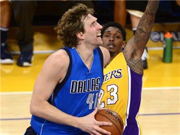 Dirk Nowitzki gelangen starke vier Blocks. Foto: Mike Nelson