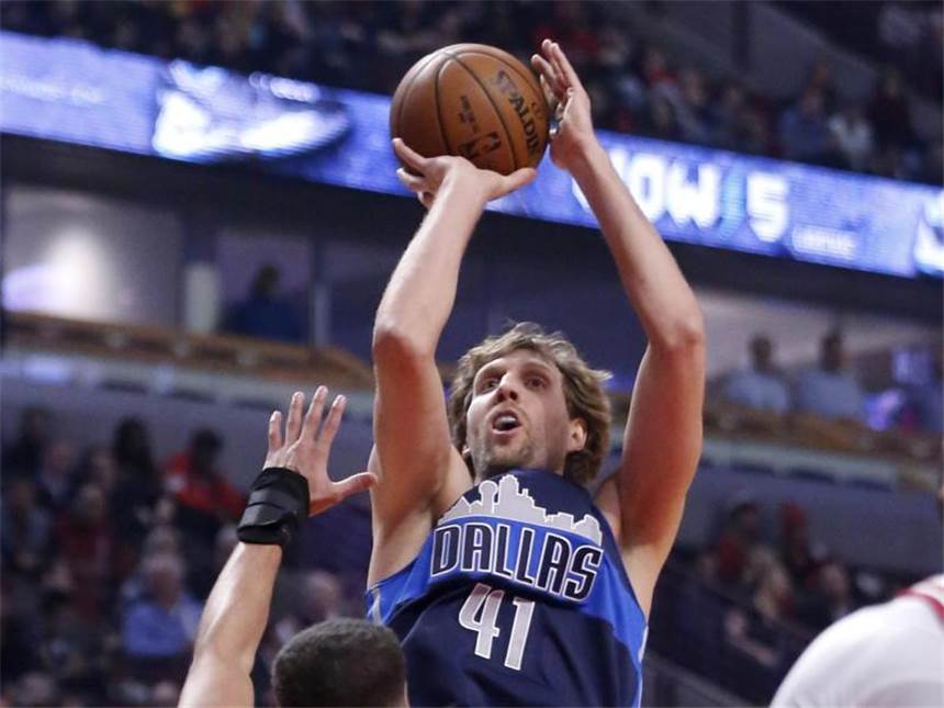 Nowitzki besiegt mit Dallas Zipsers Bulls 99:89 Dirk Nowitzki kam gegen die Bulls auf zehn Punkte. Foto: Charles Rex Arbogast