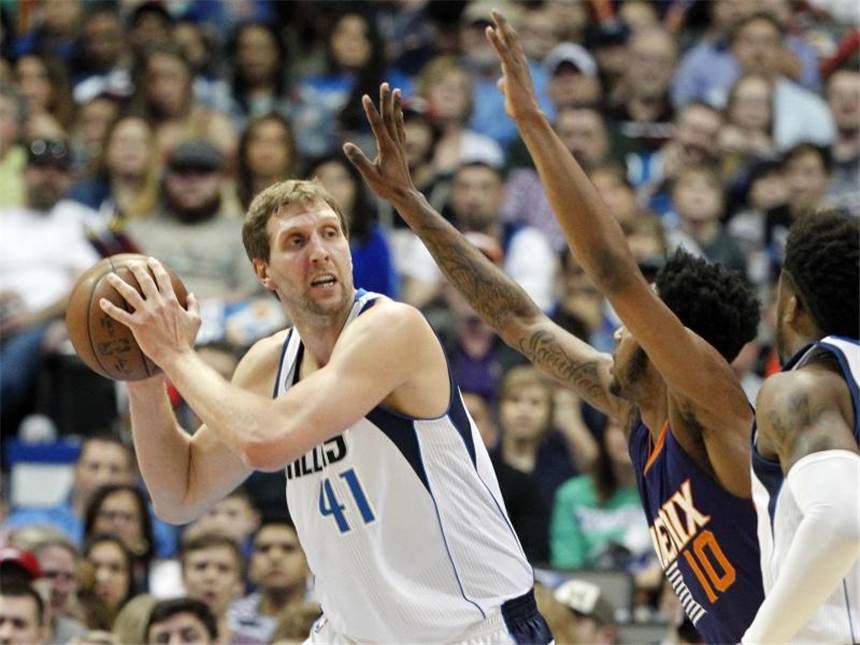 Rückschlag für Nowitzki im Kampf um die NBA-Playoffs Dirk Nowitzki konnte die Dallas Mavericks nicht zum Sieg gegen die Phoenix Suns führen. Foto: Michael Ainsworth