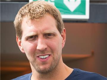 Dirk Nowitzki möchte seine Karriere bei den Dallas Mavericks beenden. Foto: Frank Rumpenhorst