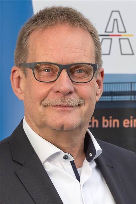 A45-Talbrücke Rahmede – Darum sind die Arbeiten so kompliziert Dirk Stiepert von der Autobahn GmbH. Er leitet in der Region Westfalen die Außenstelle Hagen.