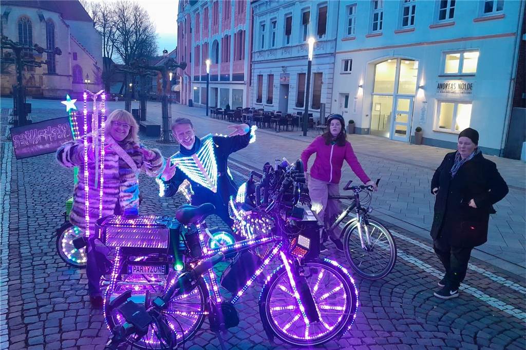 Statt Elterntaxis: Diskallico will „BiciBus“ im Münsterland etablieren Diskallico ist mit seinen Light Ridern unterwegs und möchte jetzt die Aktion "Bicibus" im Münsterland etablieren.