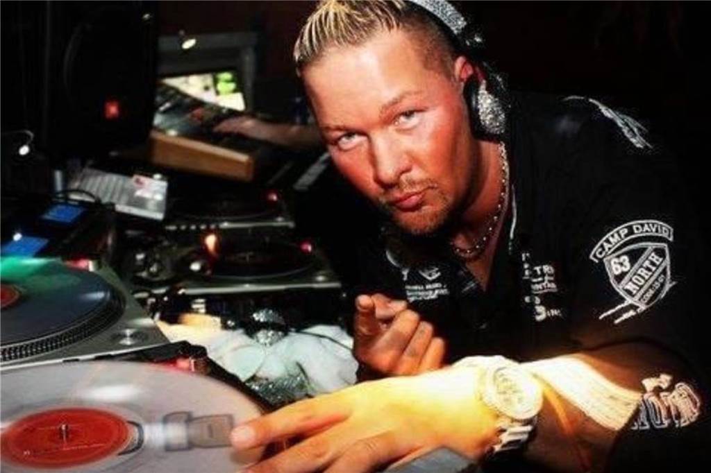 DJ Cosmic