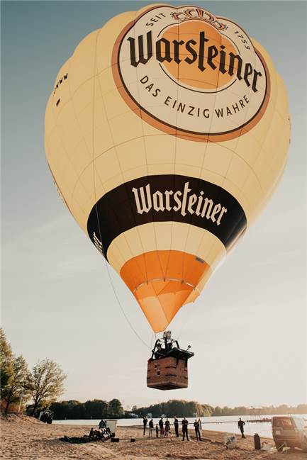 Spektakuläre Bilder: DJ legt Musik im Heißluftballon über Haltern auf DJ Phil Fuldner spielt mehrere hundert Meter über dem Halterner Stausee Musik.