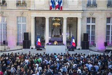 DJane Chloé bringt den Élyséepalast zum Tanzen. Foto: Christophe Petit Tesson/EPA/AP