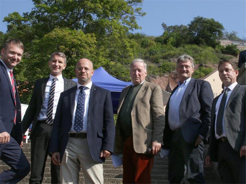 Proteste begleiten Treffen des rechtsnationalen AfD-Flügels Doe AfD-Mitglieder Poggenburg, Höcke, Kalbitz, Gauland, Meuthen und Özkara (v.l.n.r.)nehmen an dem Treffen teil. Foto: Peter Förster